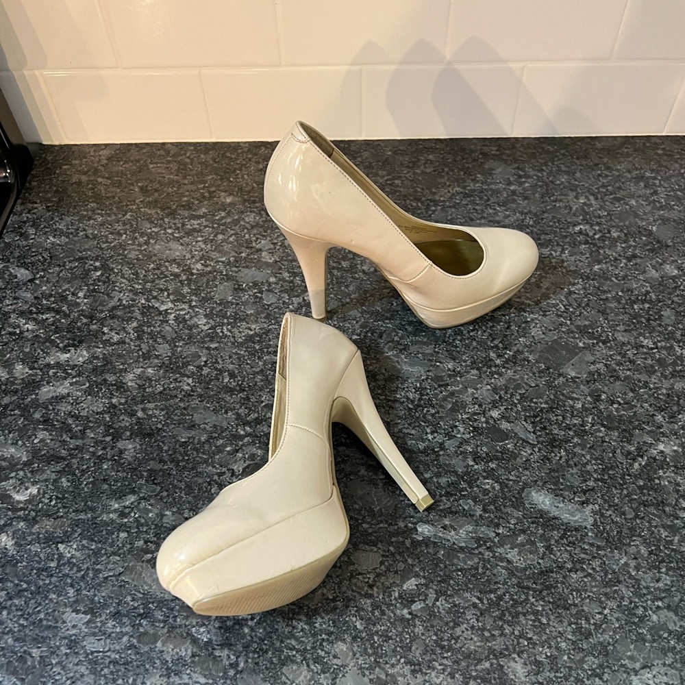 👠 Nude GUESS Platform Heels 👠